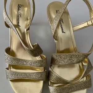 Gold sandals size 10m